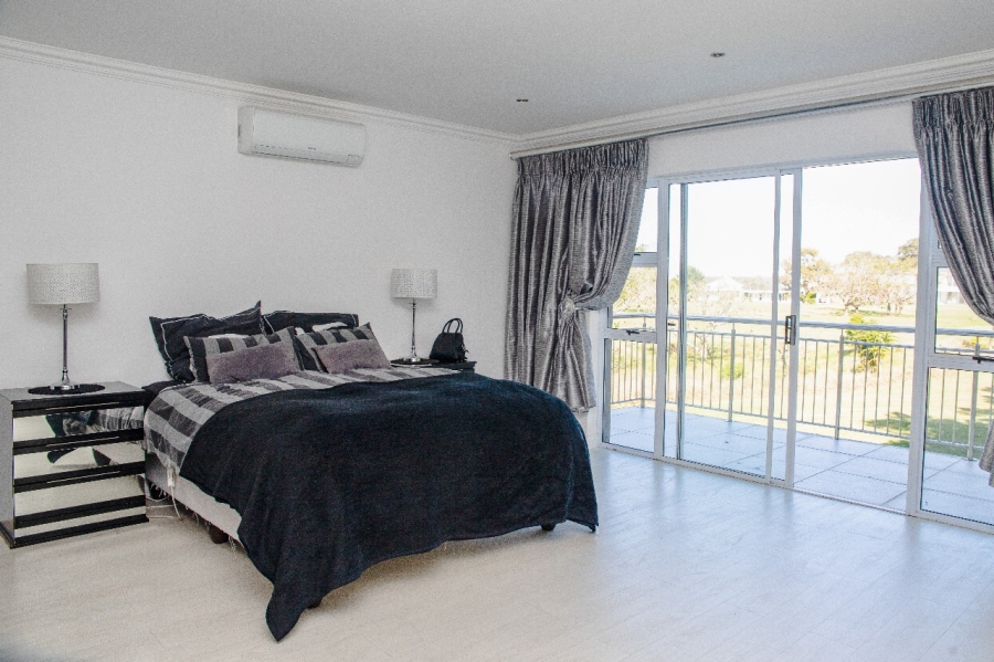 5 Bedroom Property for Sale in Beacon Bay Eastern Cape